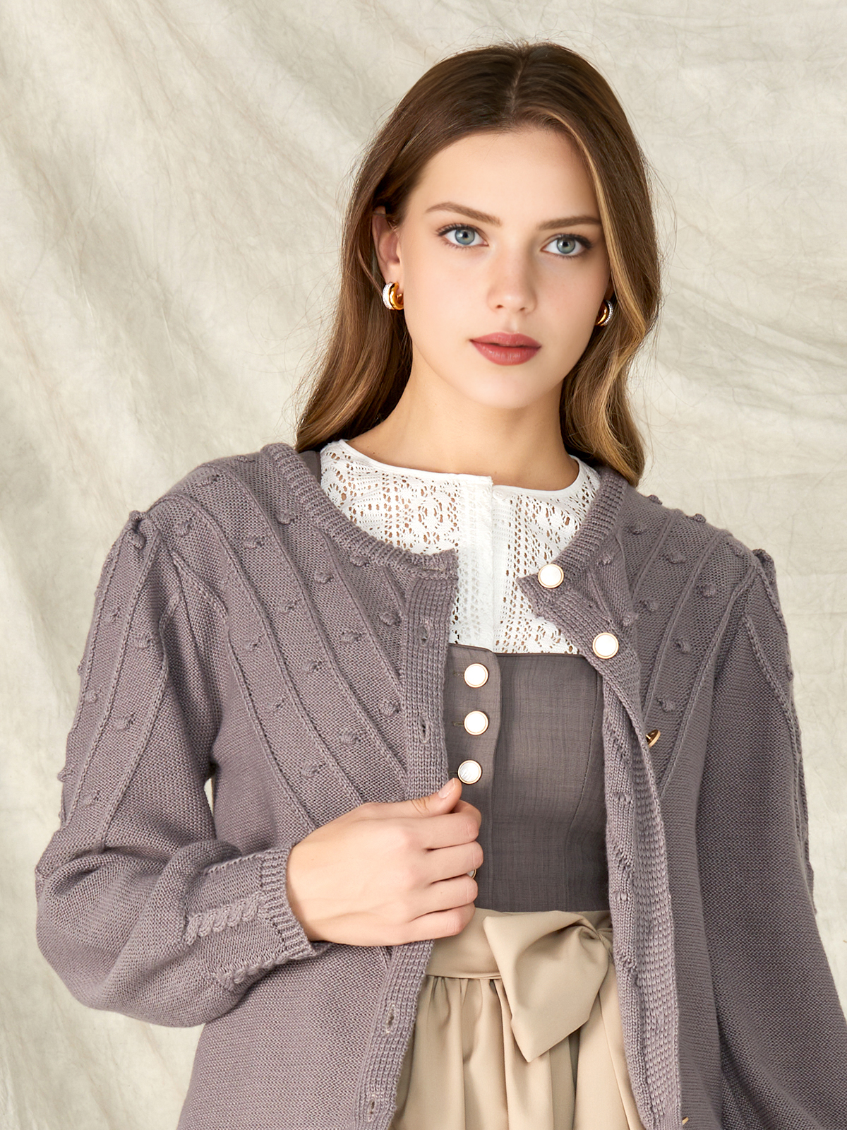 Dirndl mit Langarmbluse in Grau