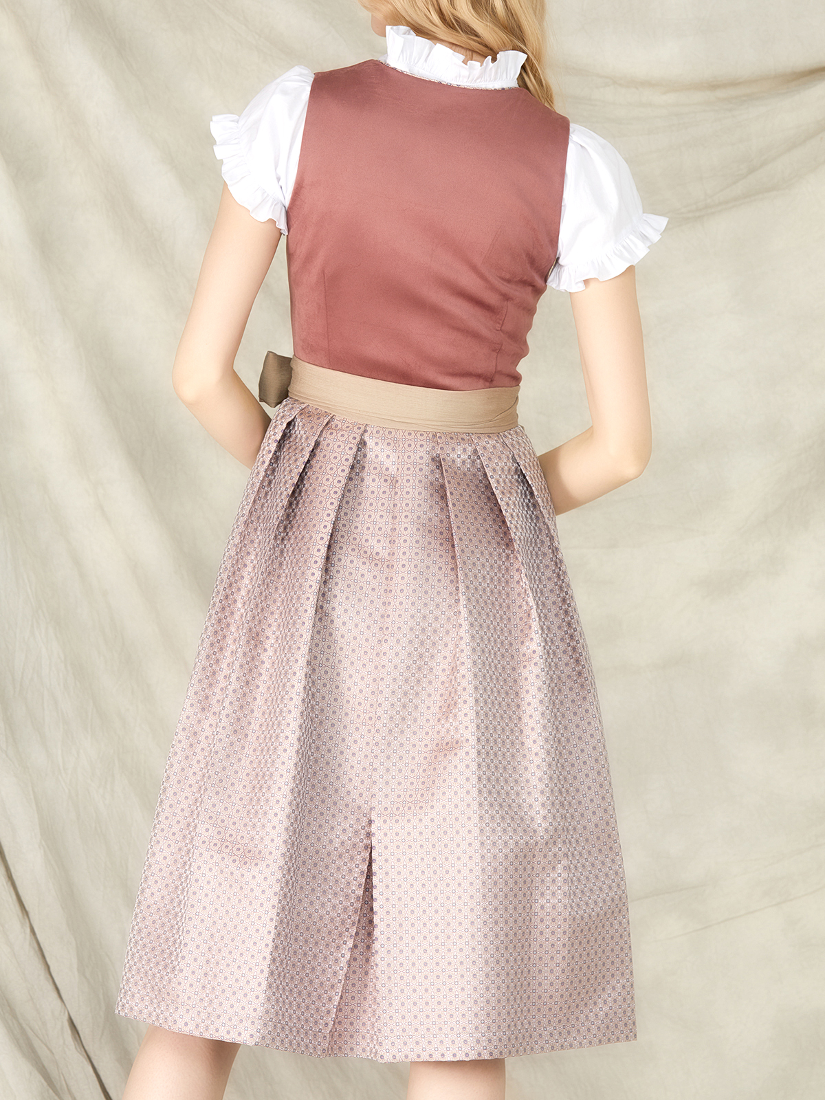 Dirndl in Samt Rot – Eleganz pur