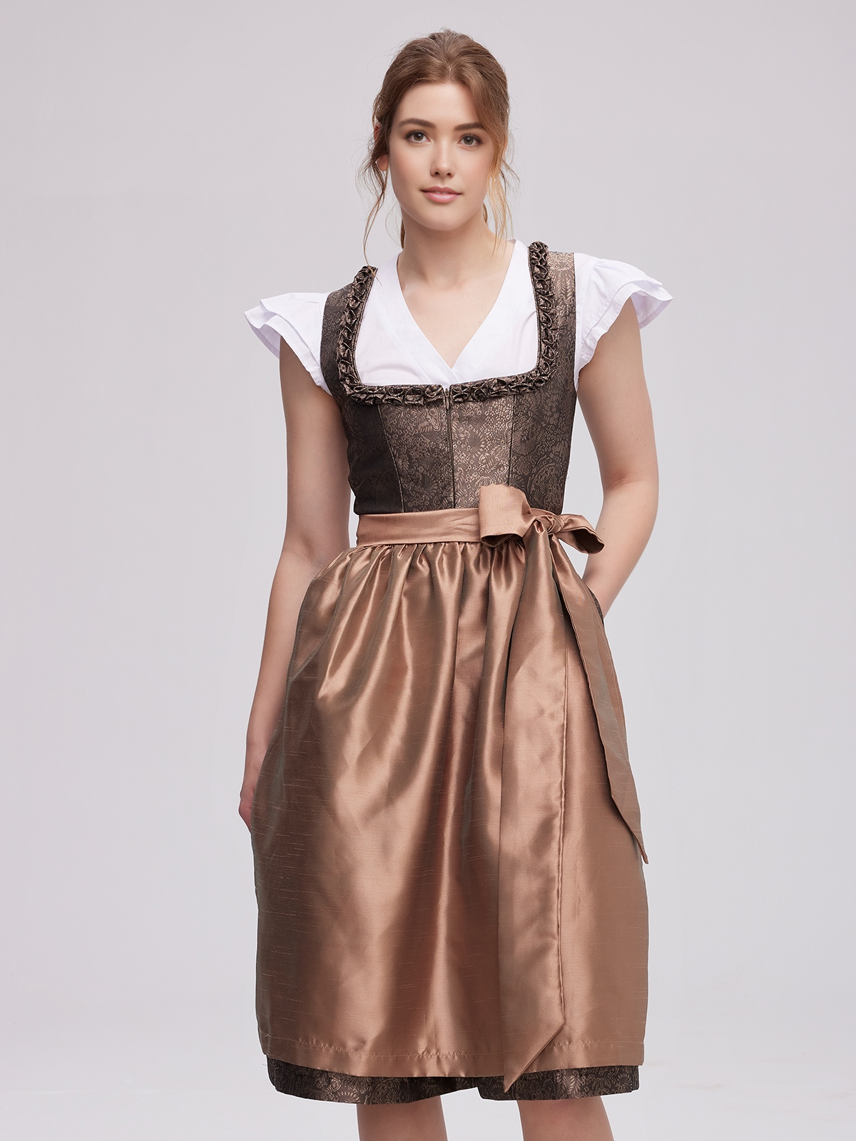 Dirndl Braun mit Spitzenbluse