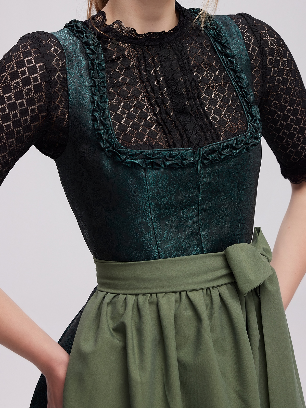 Moderne Dirndl Bluse in Grün