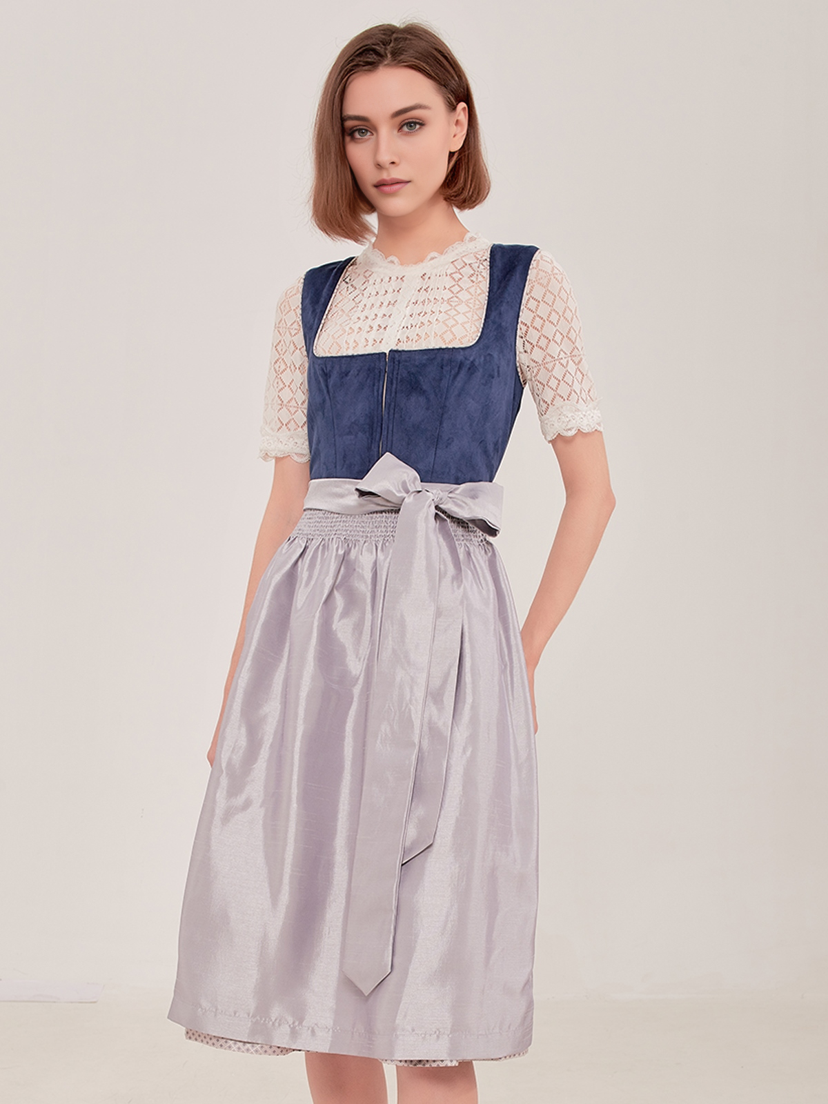 Dirndl mit Herzausschnitt in Blau