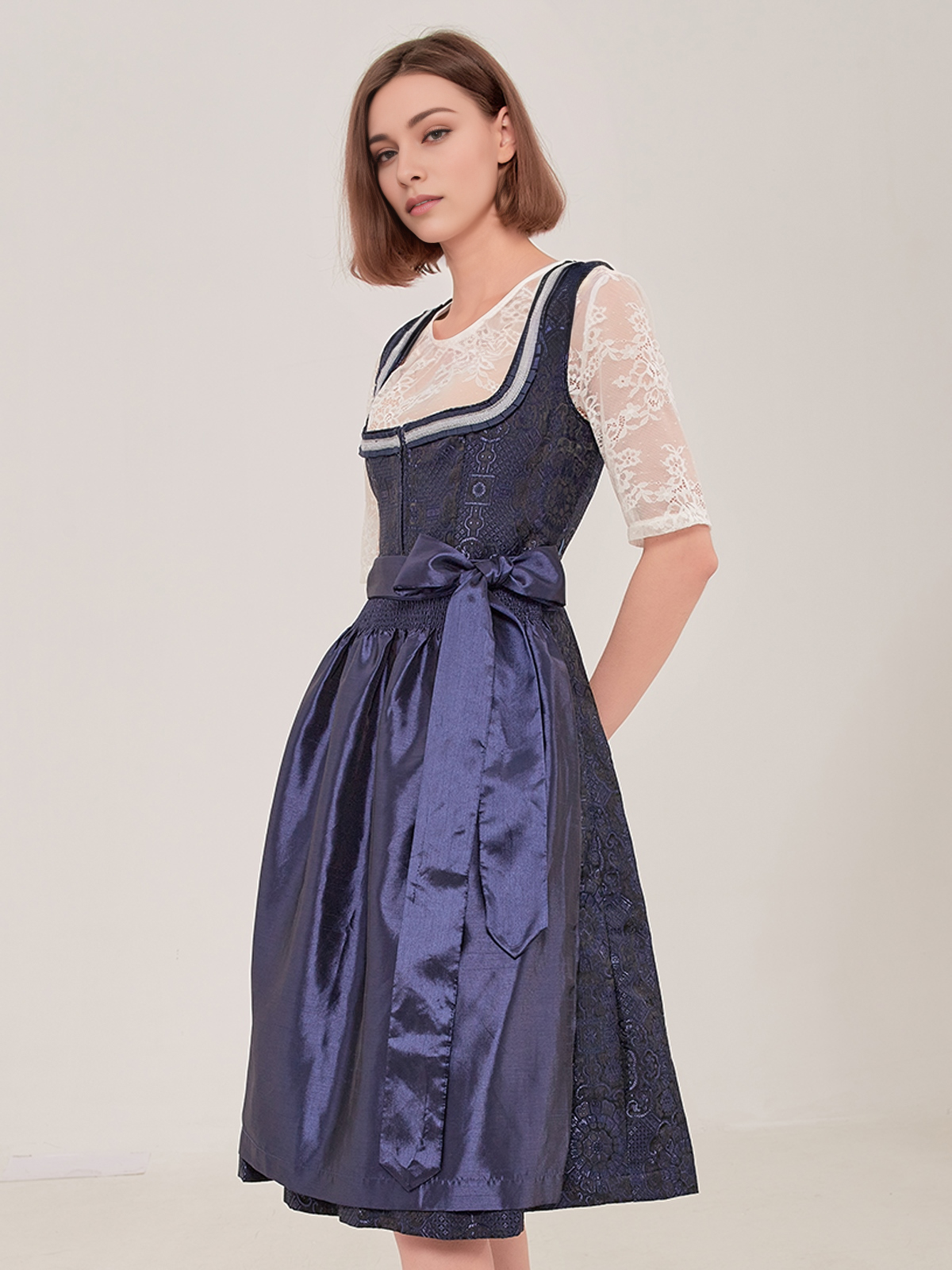 Dirndl Blau – stilvoll und traditionell
