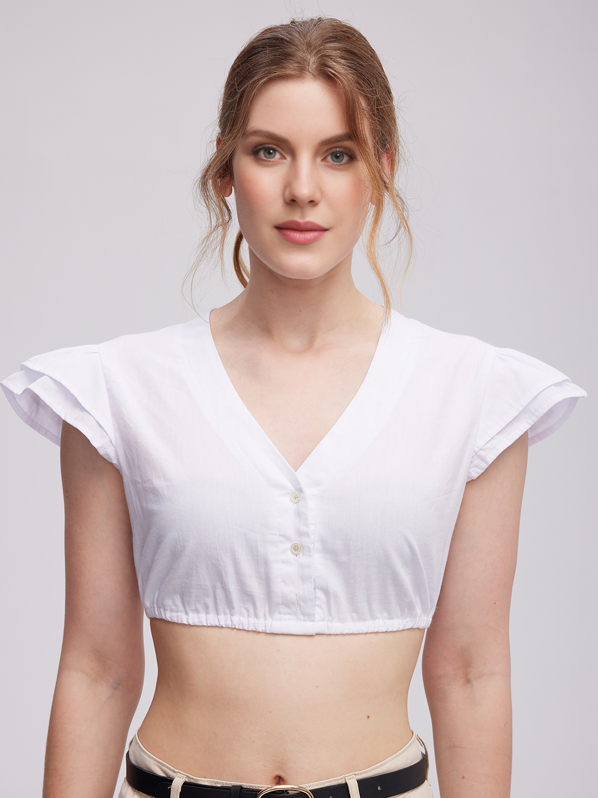 Dirndlbluse in Weiß mit traditionellen Details