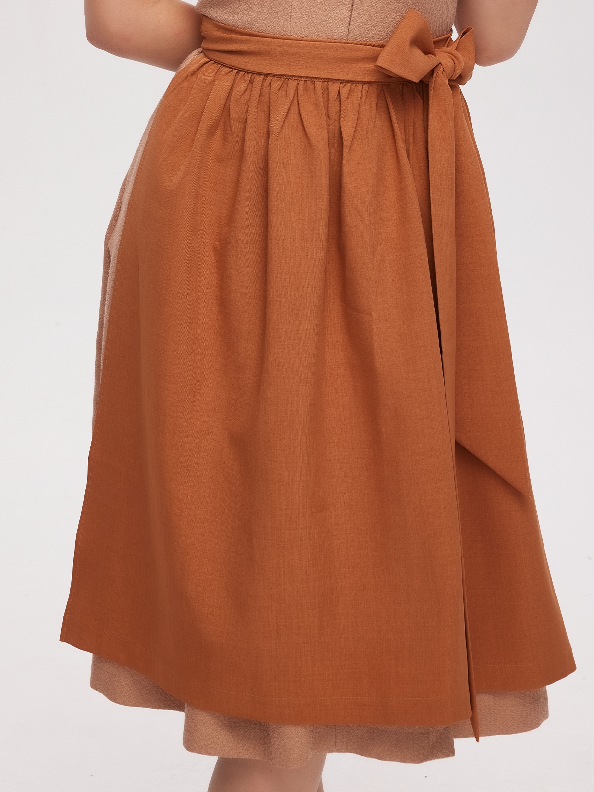 Dirndl in elegantem Braun