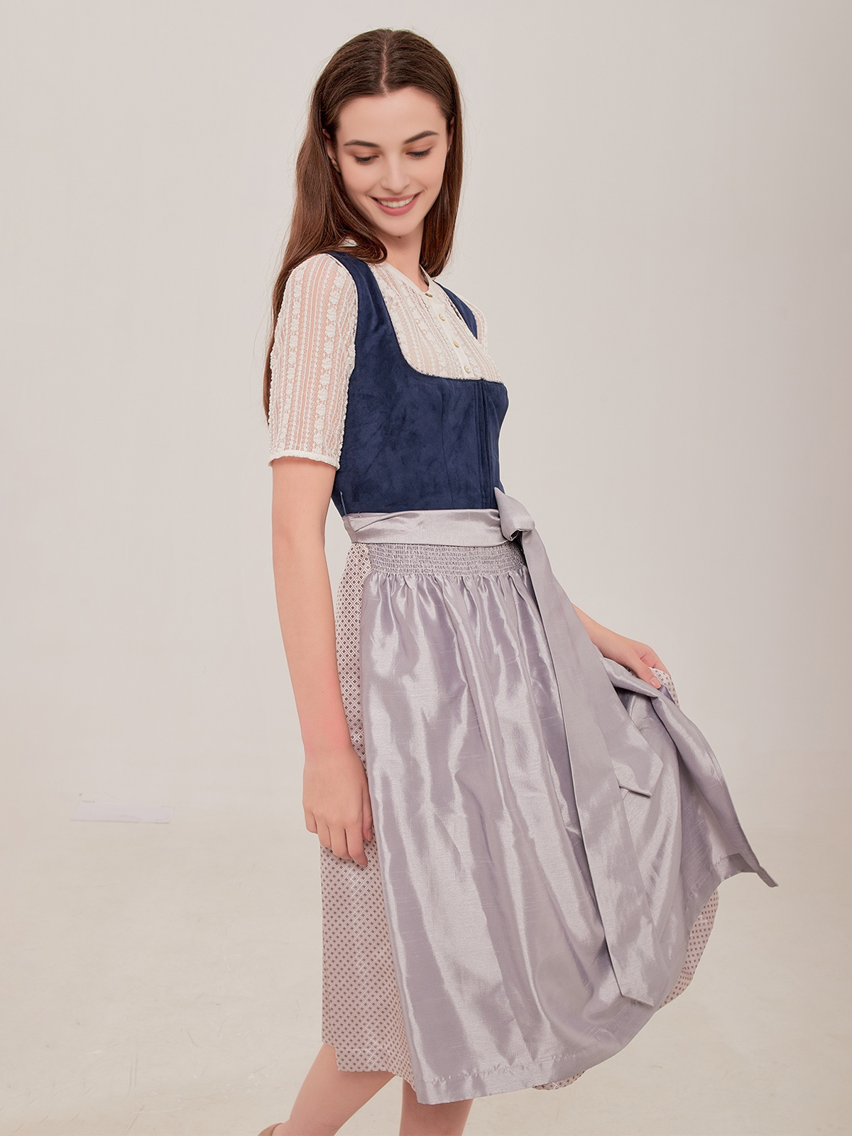 Modernes Dirndl in Blau
