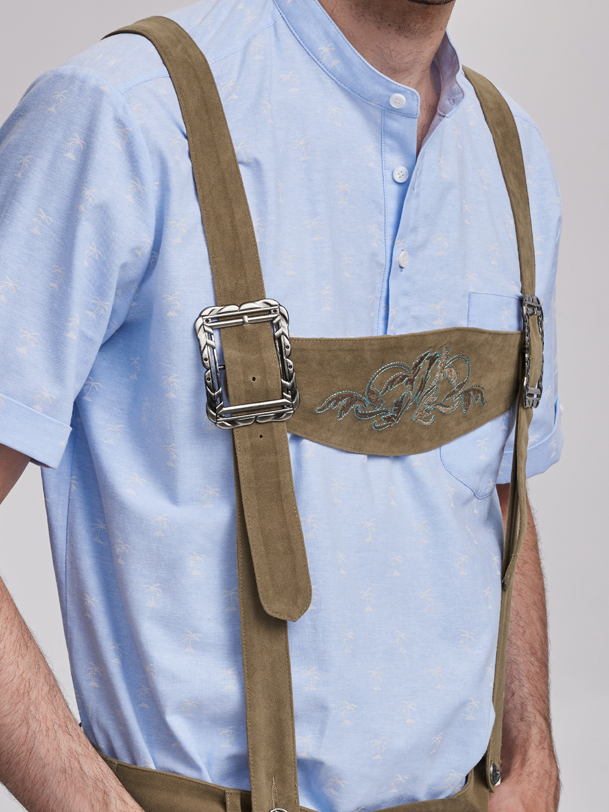 Samtdirndl Blau in eleganter Ausführung