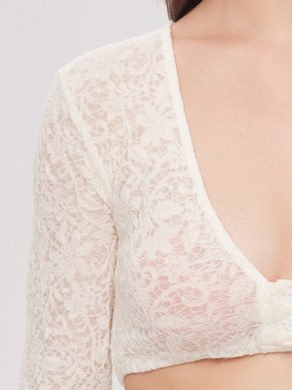 Elegantes weißes Dirndl mit Spitzenverzierung