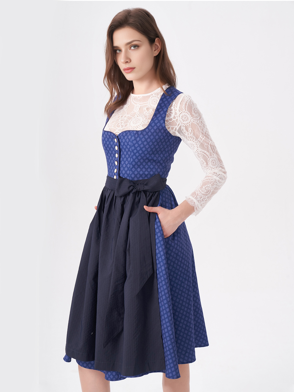 Dirndl in Grün Samt – ein Blickfang für jeden Anlass