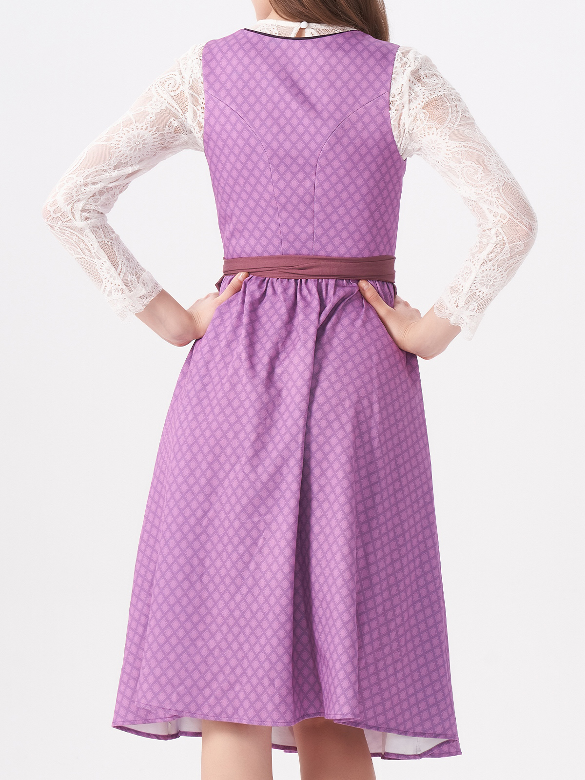 Dirndl in lila mit modernem Schnitt